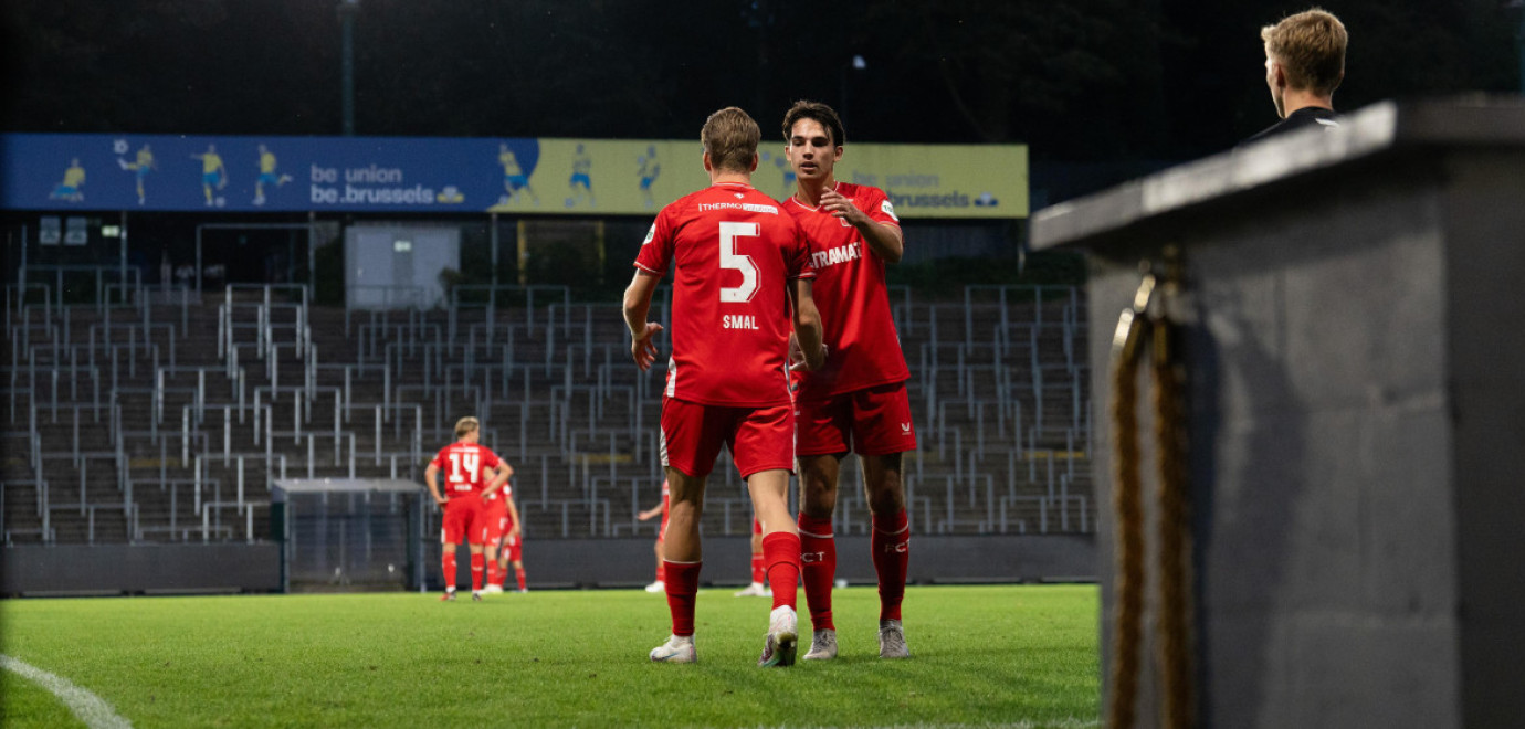 Ruime oefenzege in Brussel, Gijs Smal maakt rentree