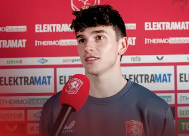 Thumbnail interview Booth still