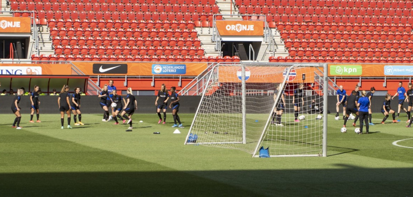 Oranje Vrouwen werkt toe naar interland in Enschede