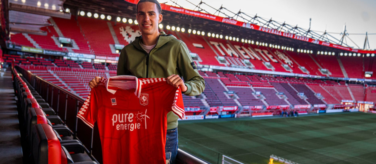 Zerrouki verlengt contract: “Doorgroeien bij FC Twente”