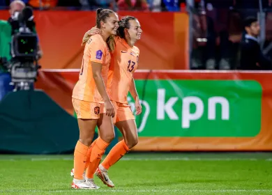 61197645 ORANGE PICTURES