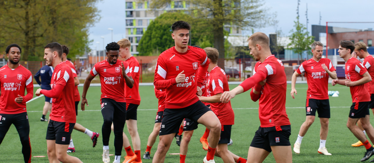 Selectie werkt toe naar uitduel in Emmen