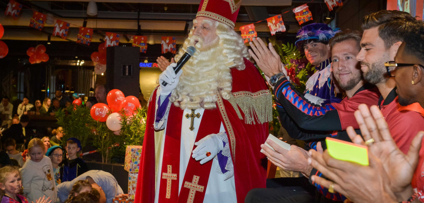 Sint op bezoek in De Grolsch Veste