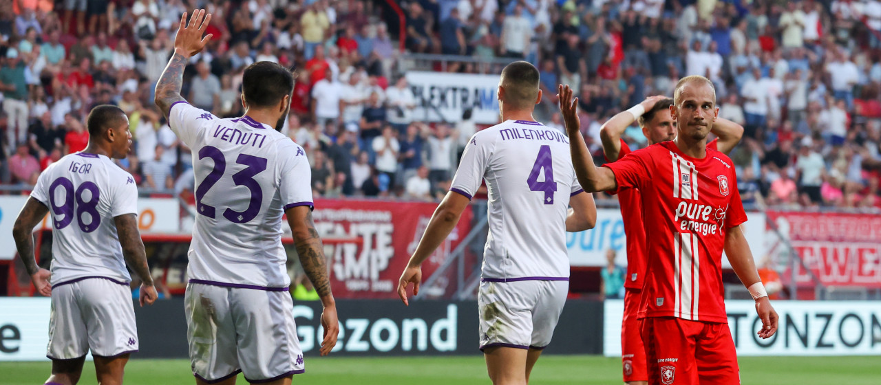 Strijdend FC Twente speelt gelijk tegen Fiorentina 