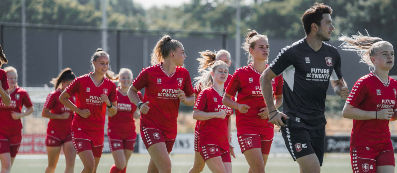 FC Twente Vrouwen eindigt eerste deel van voorbereiding: "enthousiaste groep die hard werkt"