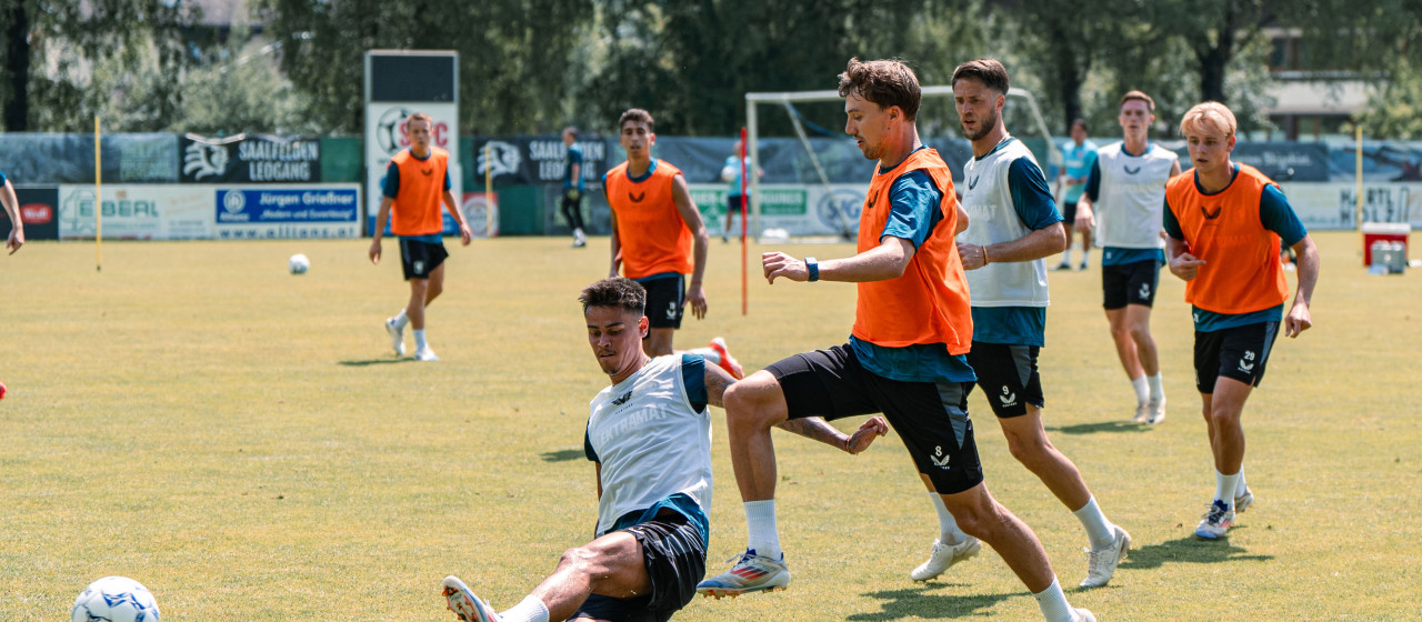 Training in aanloop naar oefenduel met Hannover 96