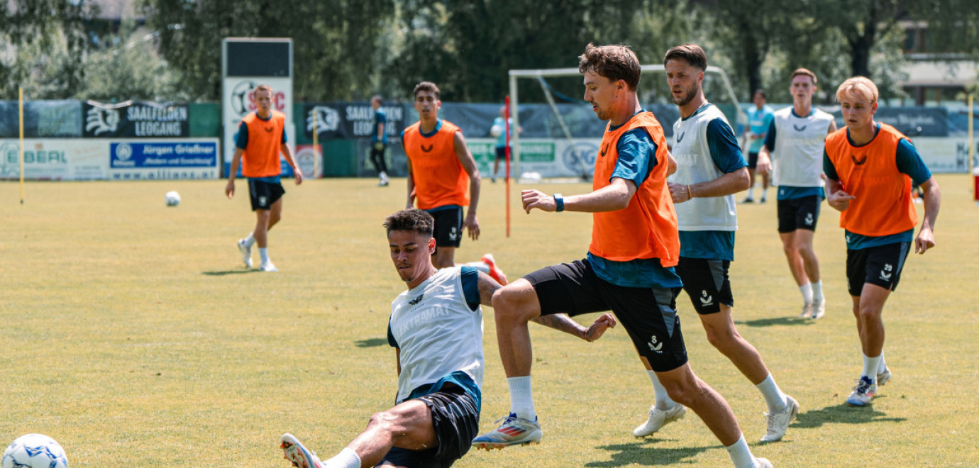 Training in aanloop naar oefenduel met Hannover 96