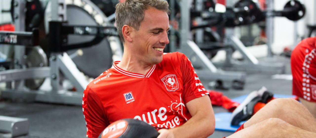 VAN BINNENUIT | Goede sfeer bij training en spelerspresentatie