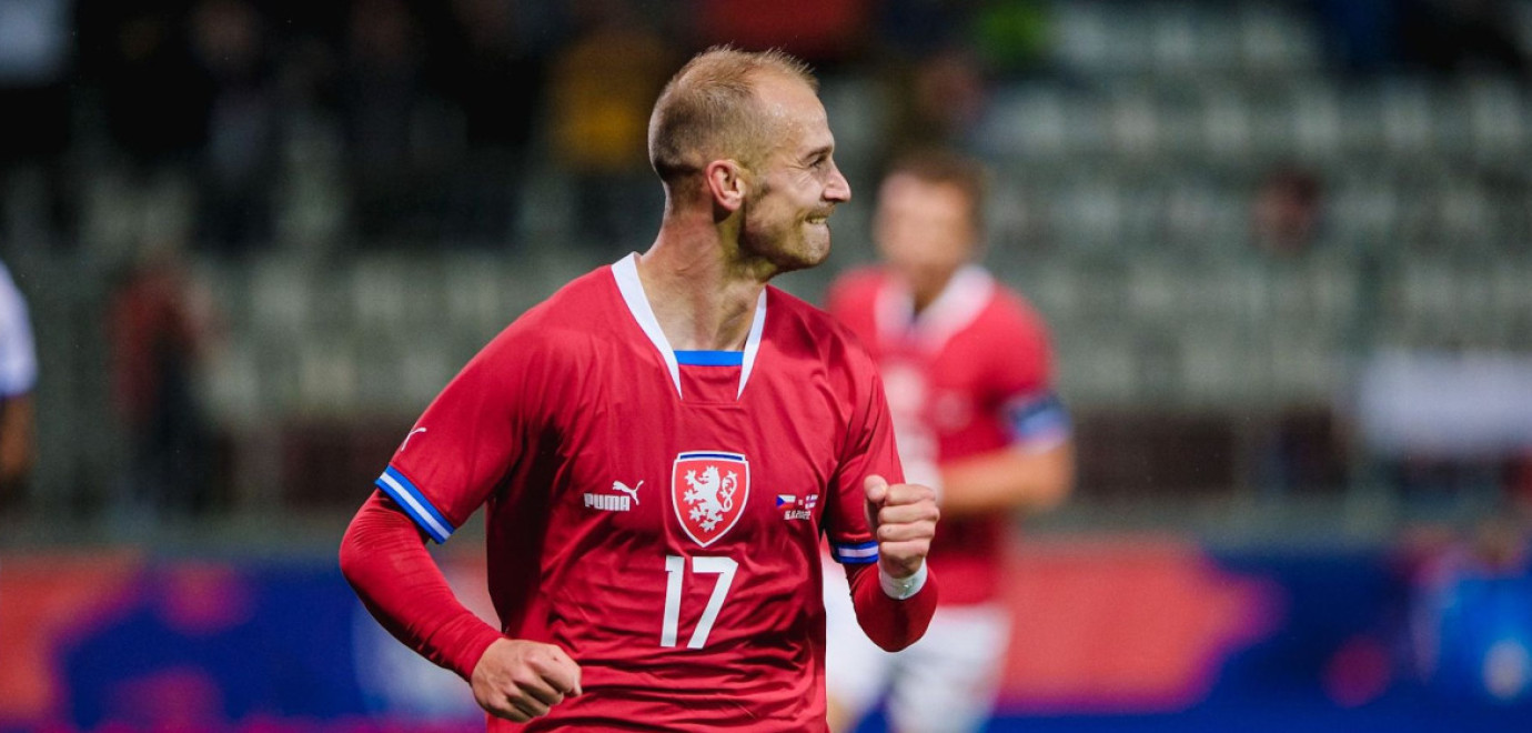 Vaclav Cerny scoort en wint met Tsjechië, Zerrouki speelt gelijk met Algerije 