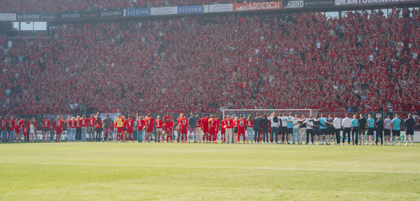 Van Binnenuit - Rood, hattrick Sem, Huldiging FC Twente Vrouwen & Jannes 