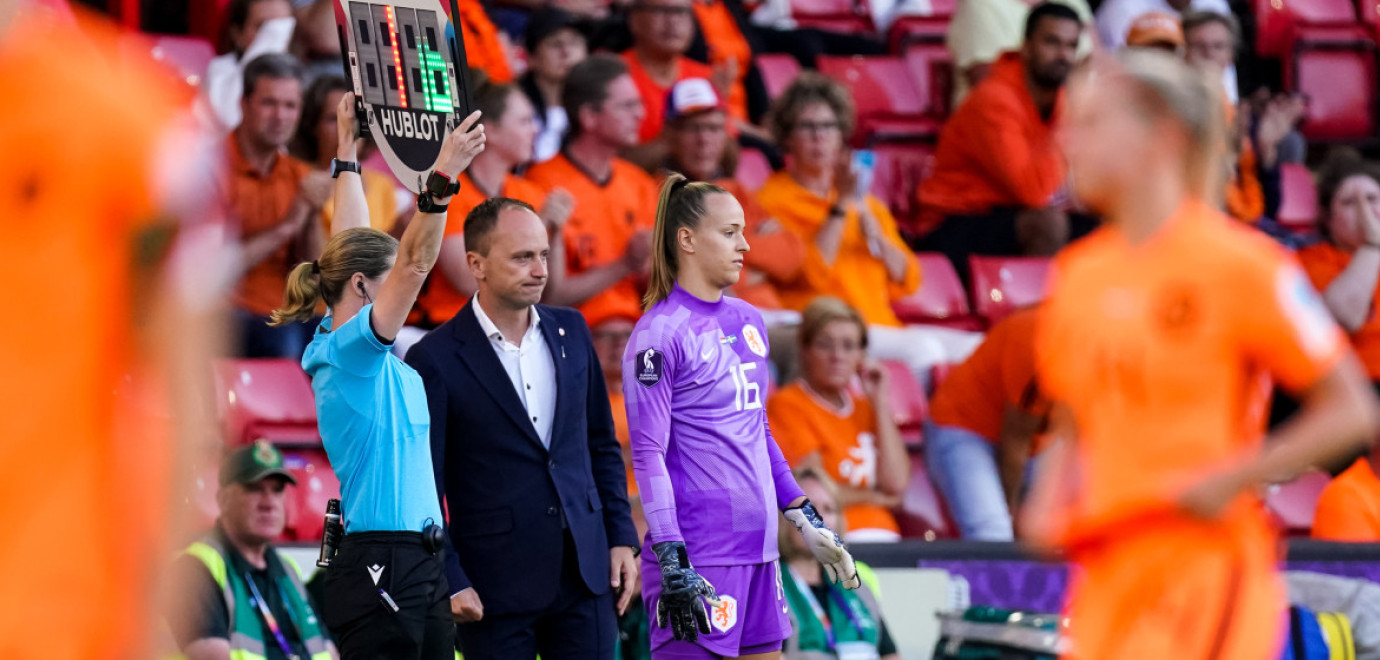 Van Domselaar en Olislagers pakken met Oranje Vrouwen punt tegen Zweden