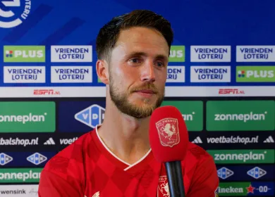 Interview Ricky.00 01 08 07.Still001