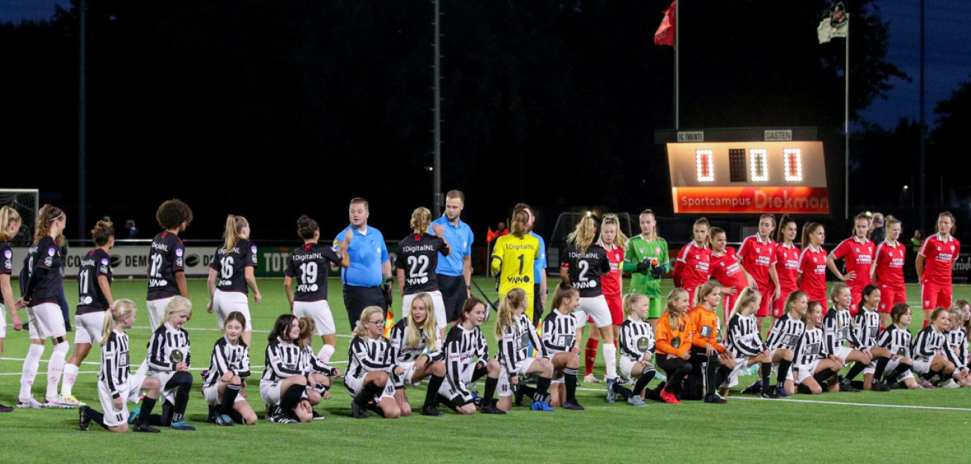 Verzorg de line-up bij FC Twente Vrouwen - Ajax Vrouwen