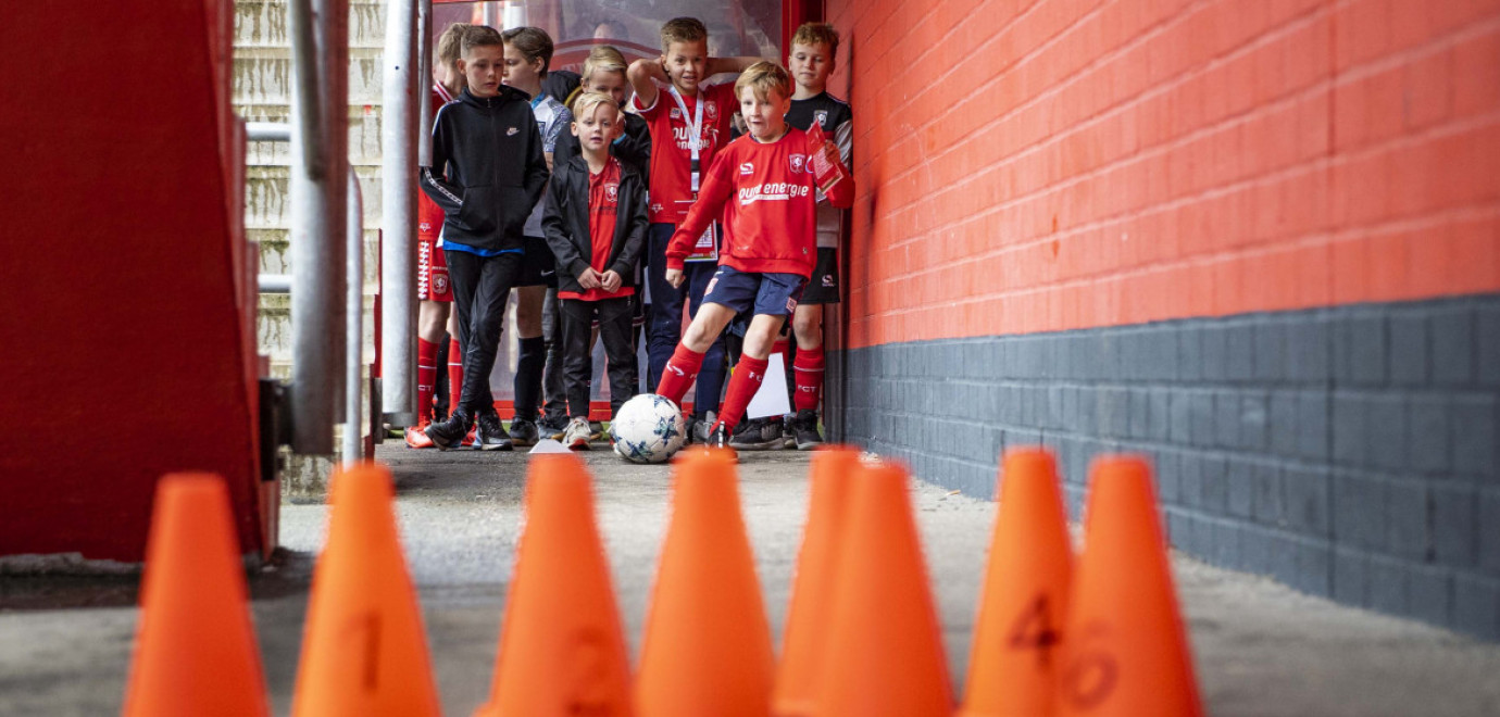 Voetballen in De Veste met Kidsclub-leden