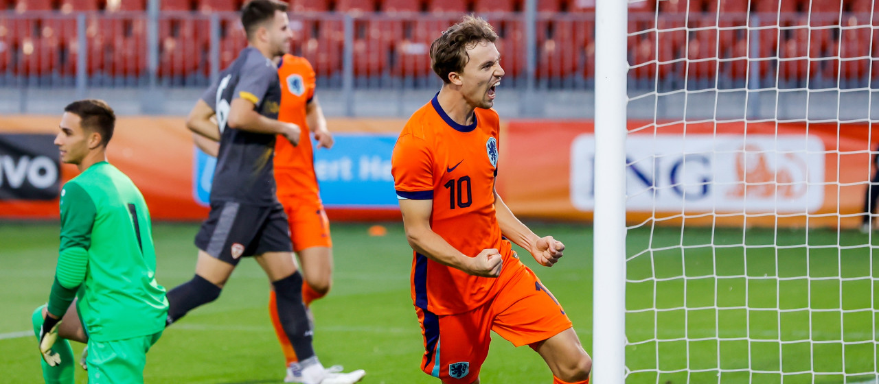 Youri Regeer trefzeker voor Jong Oranje 