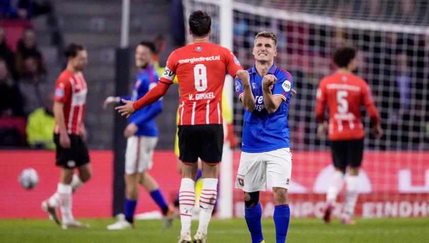 52203401 FC Twente v2
