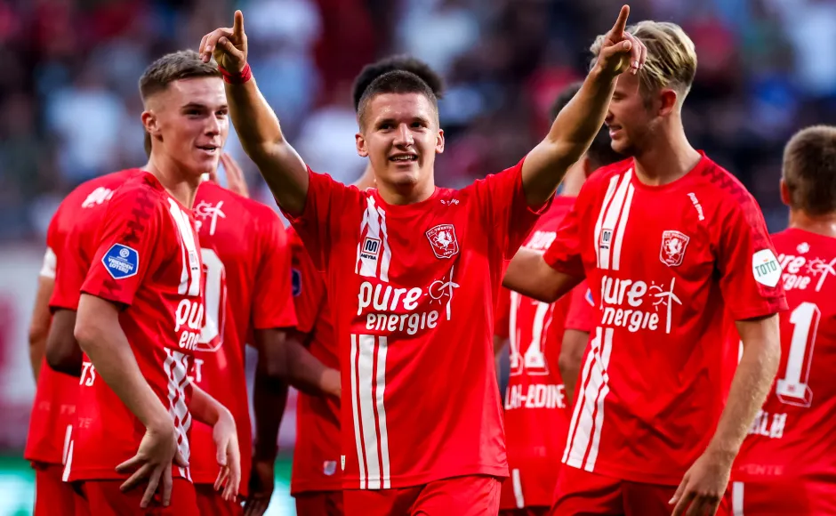 55684994 FC Twente v2
