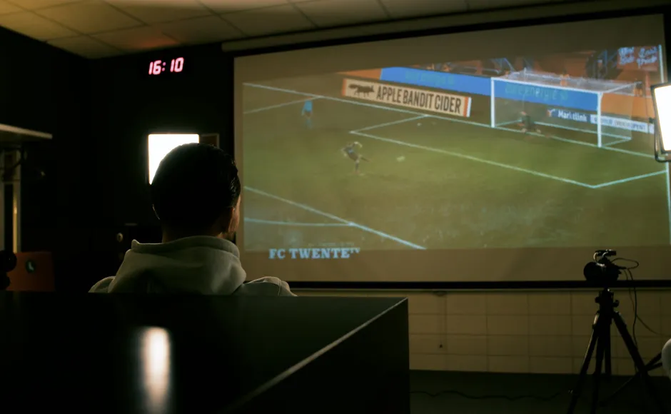 WATERMERK WIT v2.00 01 21 19.Still003