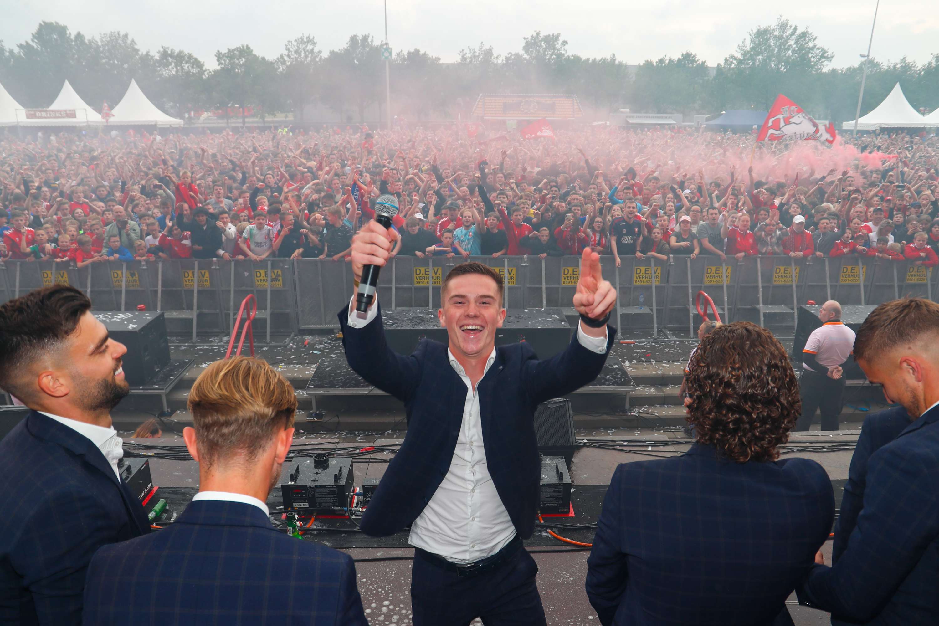 20220516 Europa kleurt Rood 17023