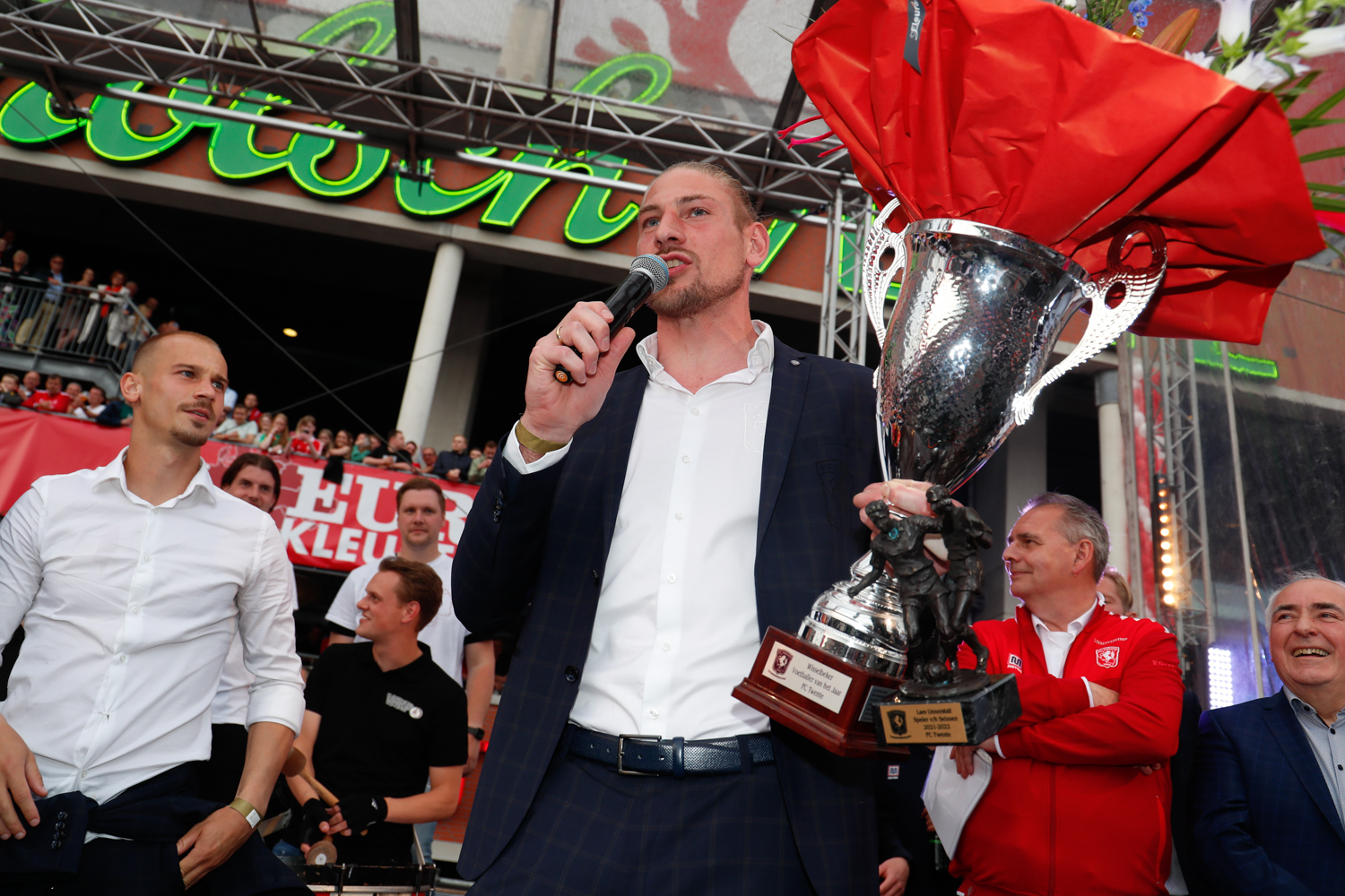 20220516 Europa kleurt Rood 17245