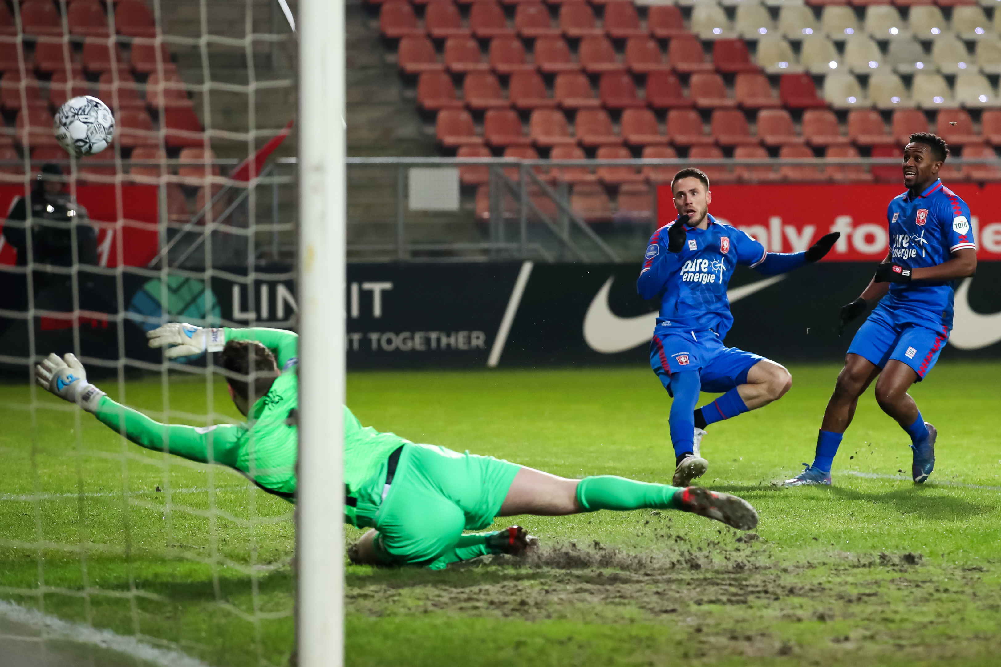 52851037 FC Twente
