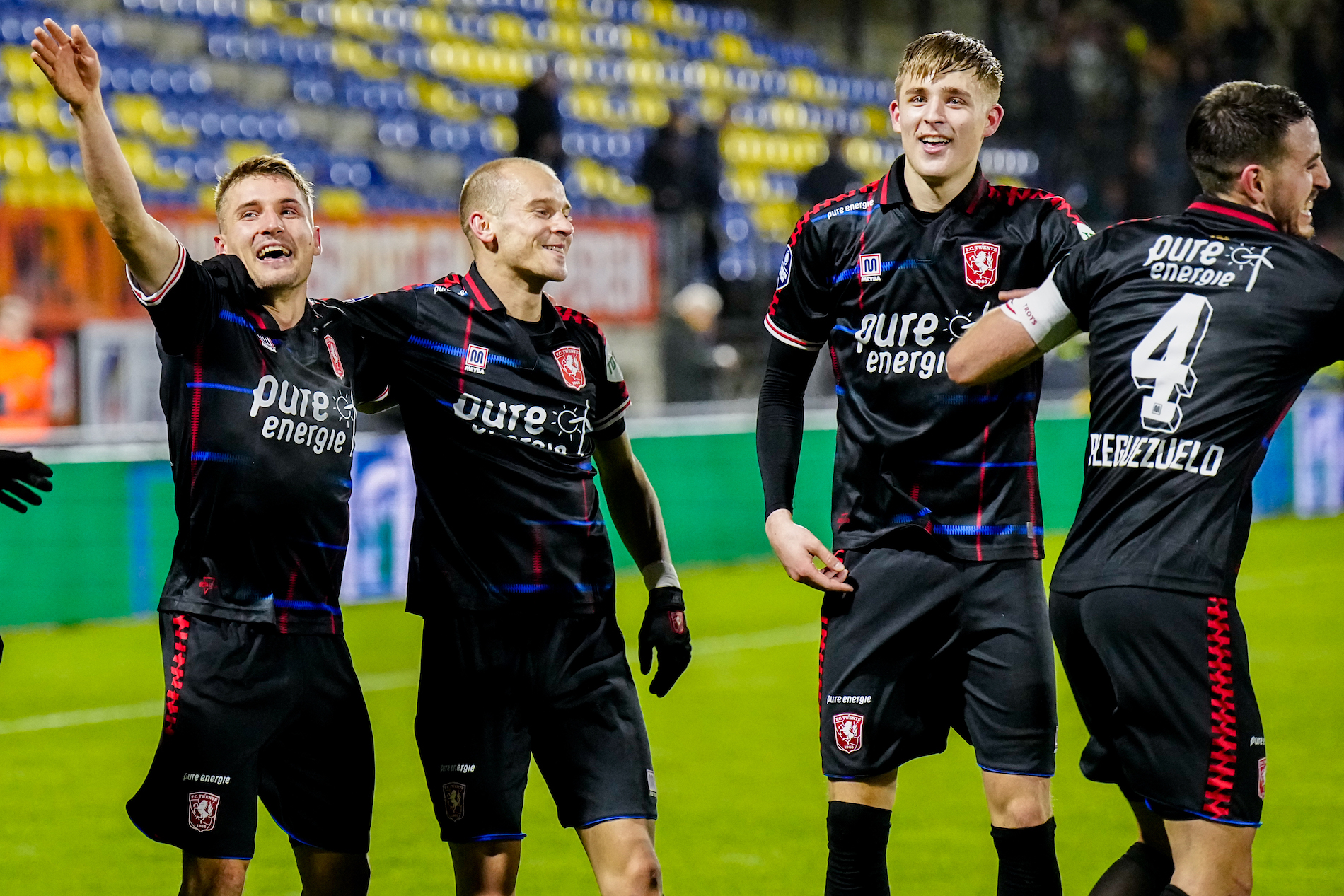53492446 FC Twente v2