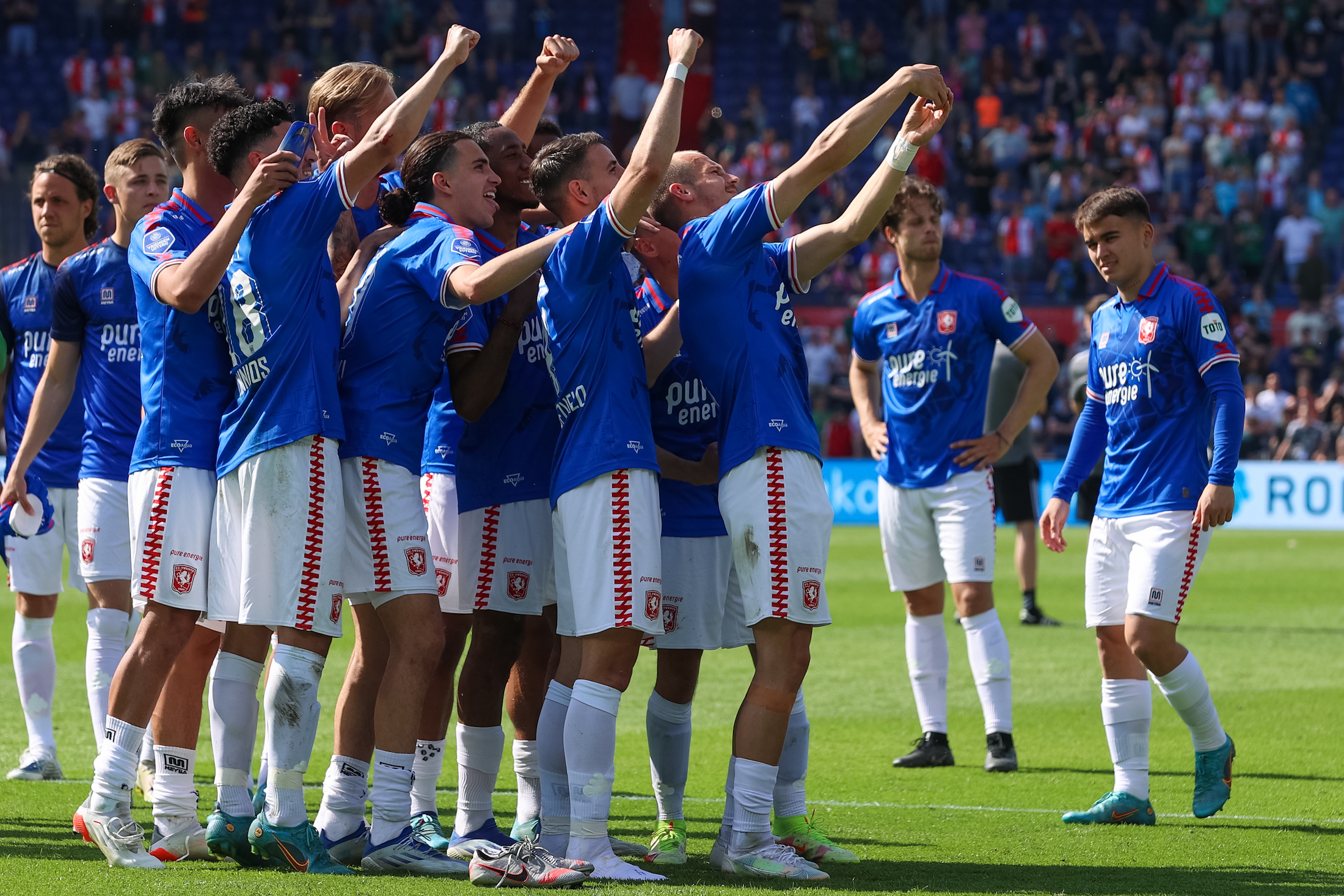 54535296 FC Twente