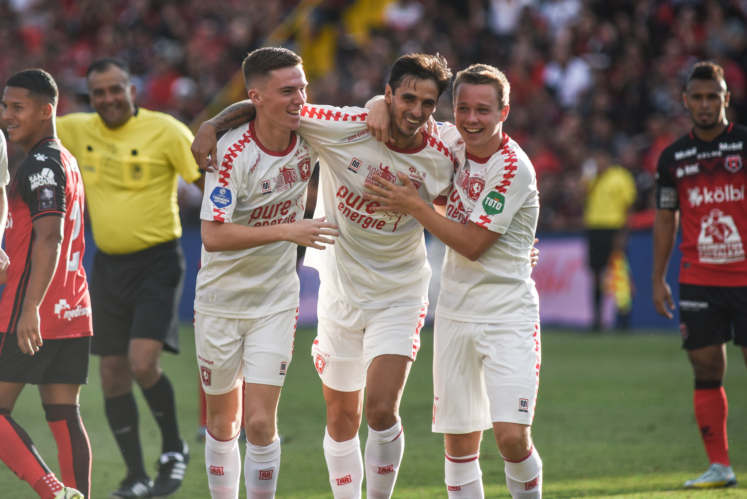 57437050 FC Twente v2