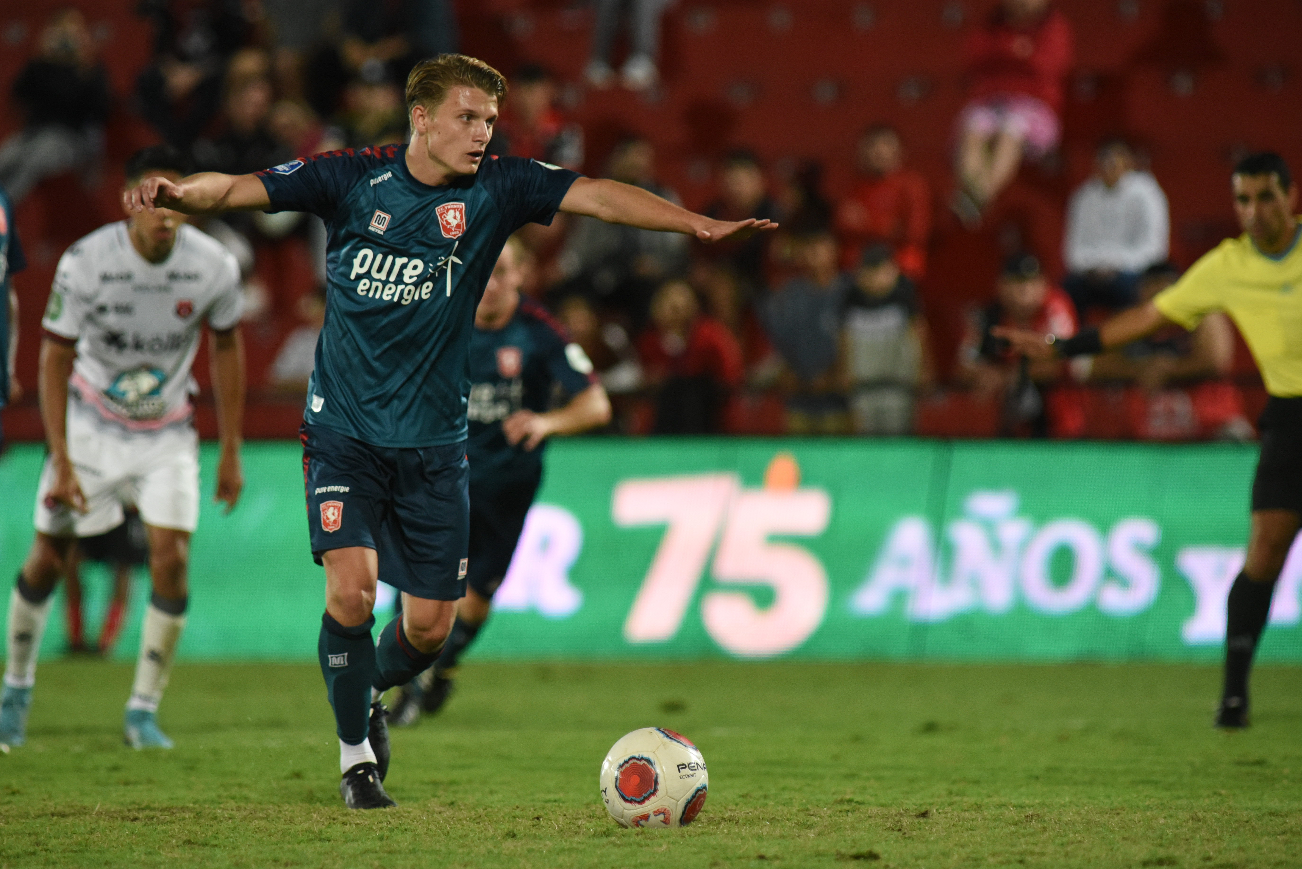 57473534 FC Twente v2