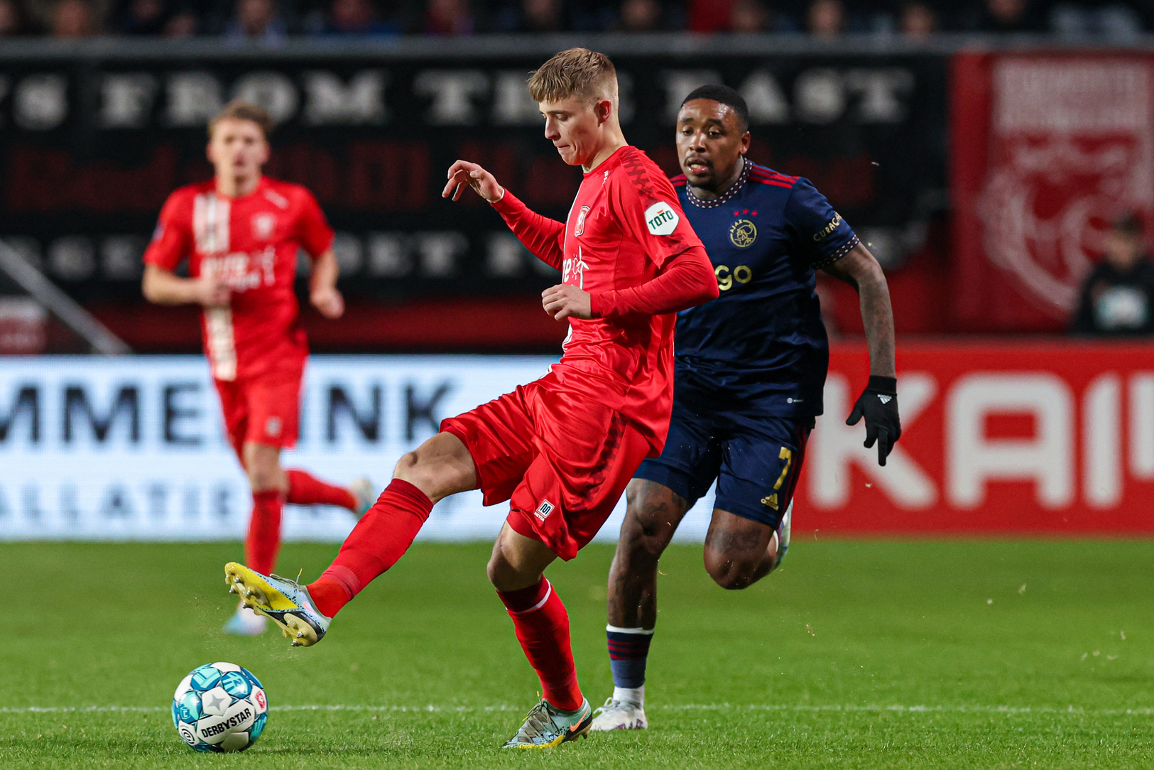 58000141 FC Twente v2