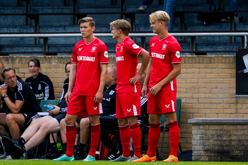 FC Twente Wint Oefenduel Van PEC Zwolle