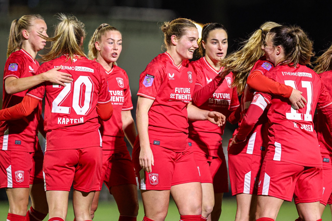 62979290 FC Twente Large
