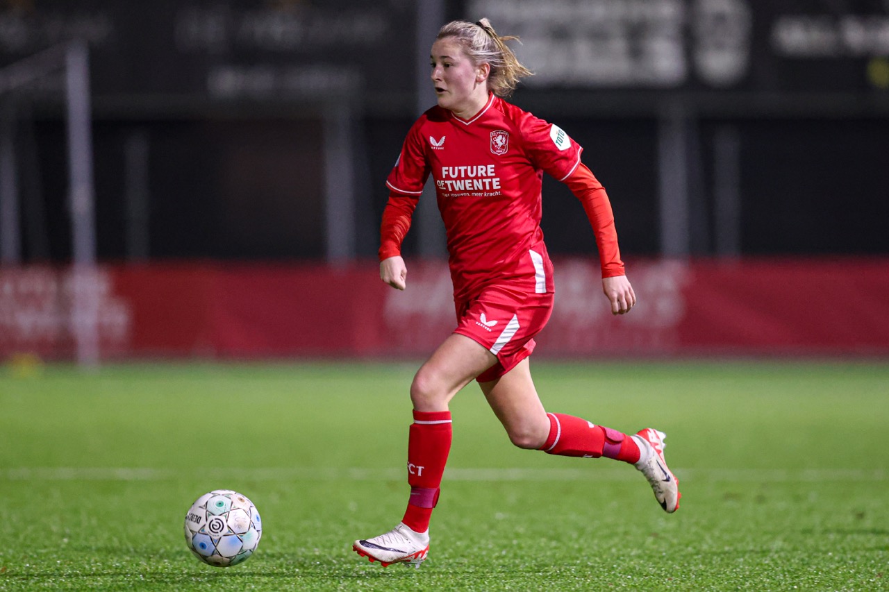 63050089 FC Twente Large