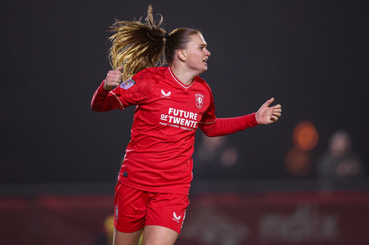 63052297 FC Twente Large
