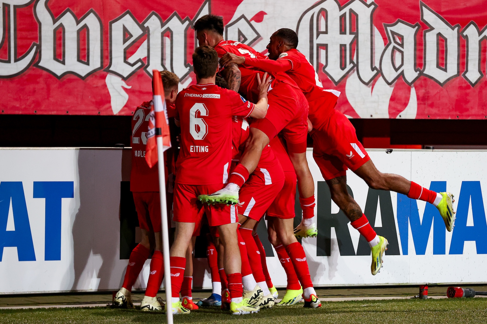 64158242 FC Twente