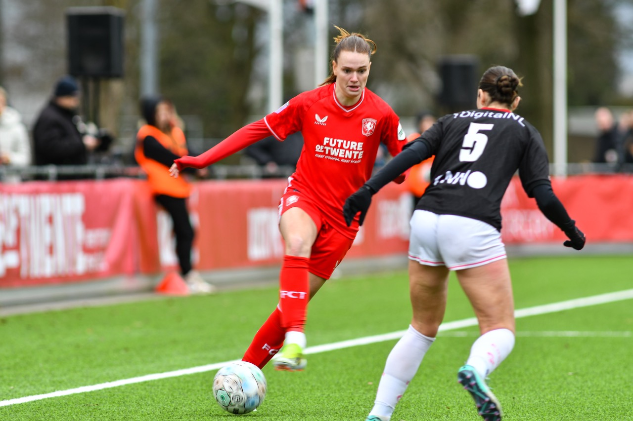 64189412 FC Twente Large