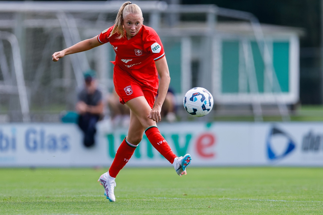69343745 FC Twente Large