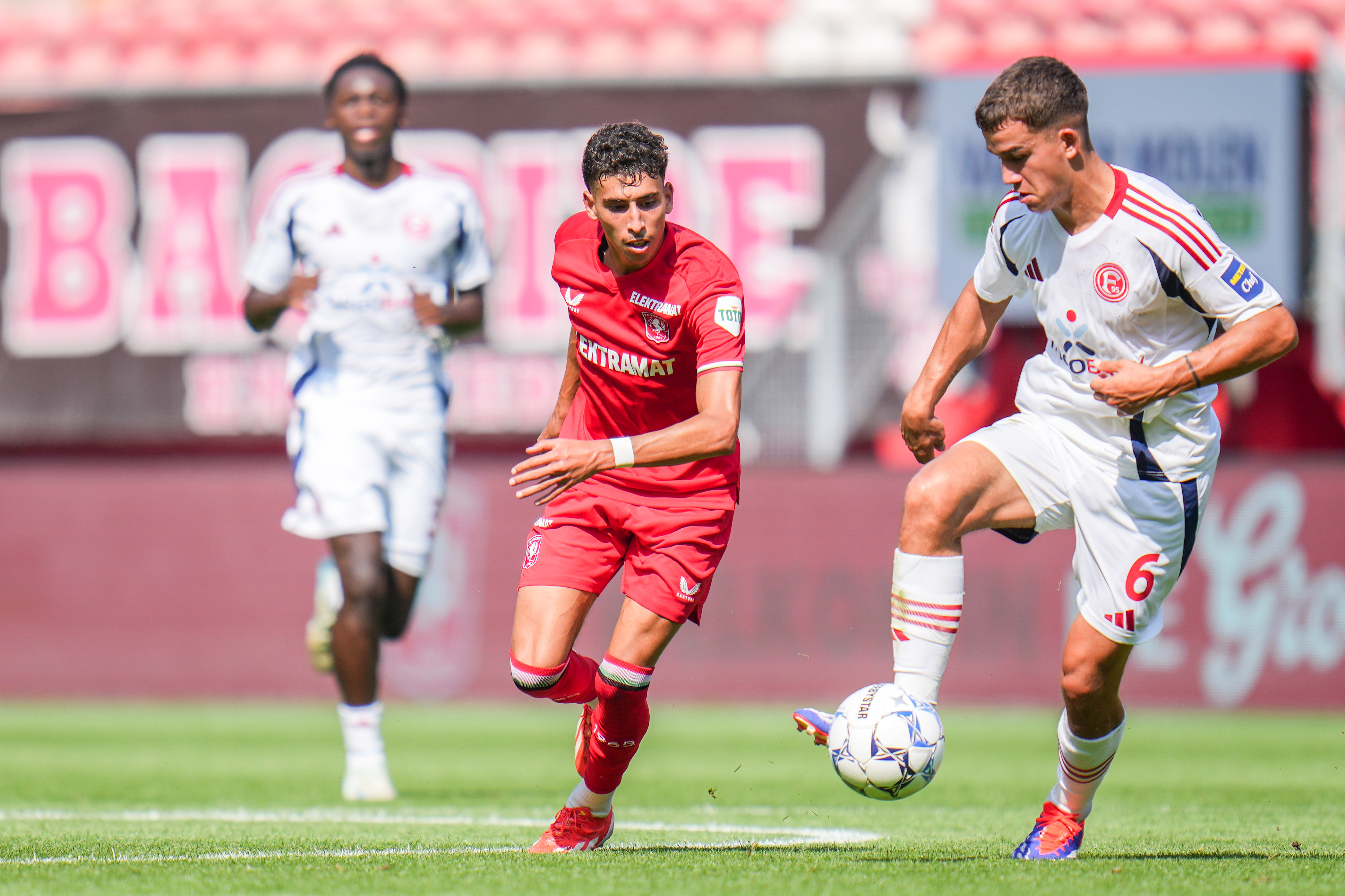 70064186 FC Twente v2