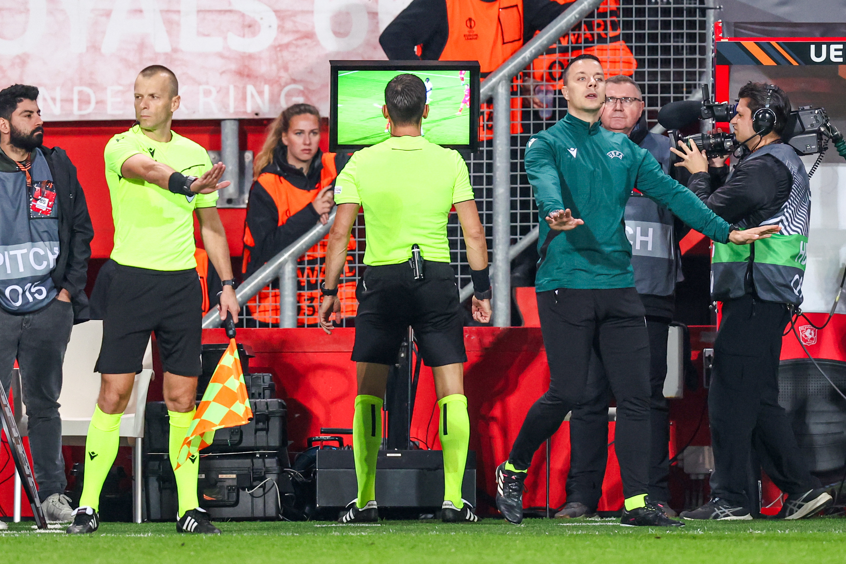 71498039 FC Twente v2