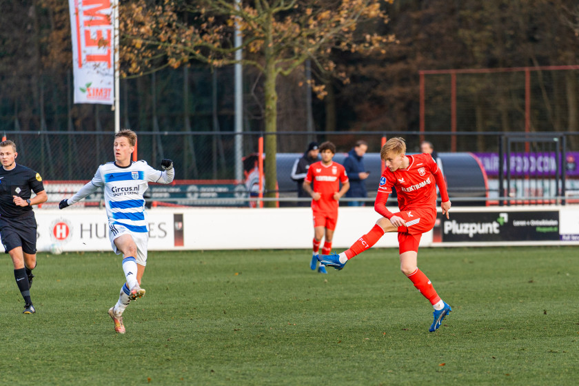 FC Twente Wint Oefenduel Van PEC Zwolle