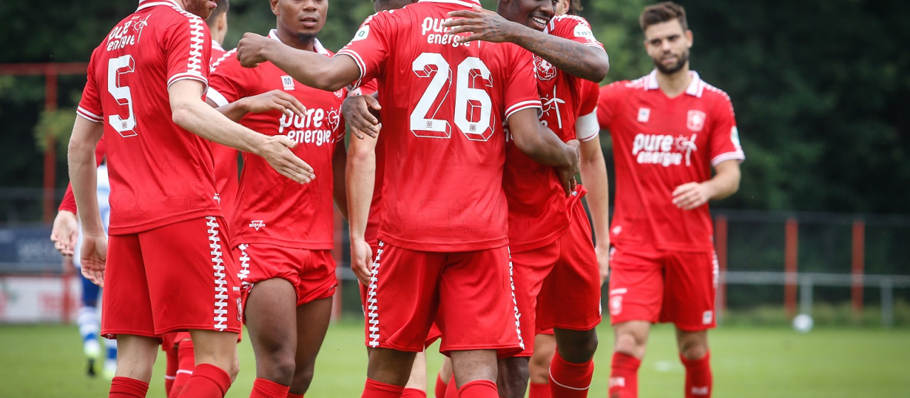 FC Twente sluit trainingskamp af met oefenwinst tegen PEC Zwolle
