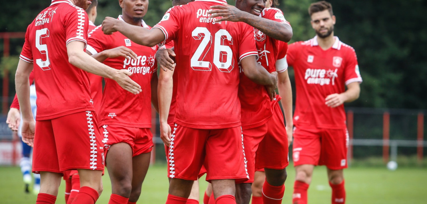 FC Twente sluit trainingskamp af met oefenwinst tegen PEC Zwolle