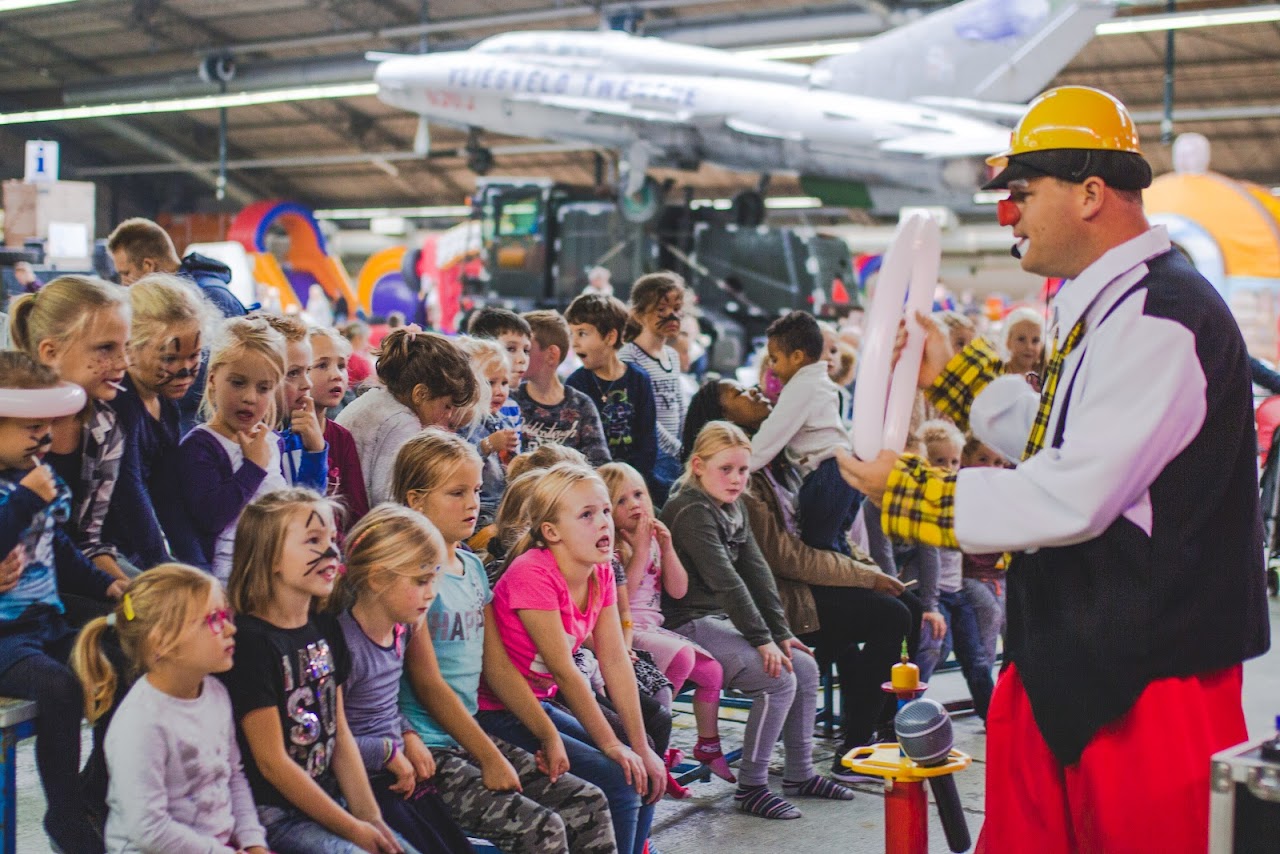 Hangaar 11 Clown Kinderen Springkussen Festival 2016