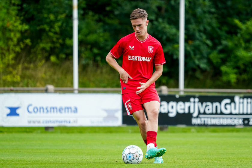 FC Twente Wint Oefenduel Van PEC Zwolle