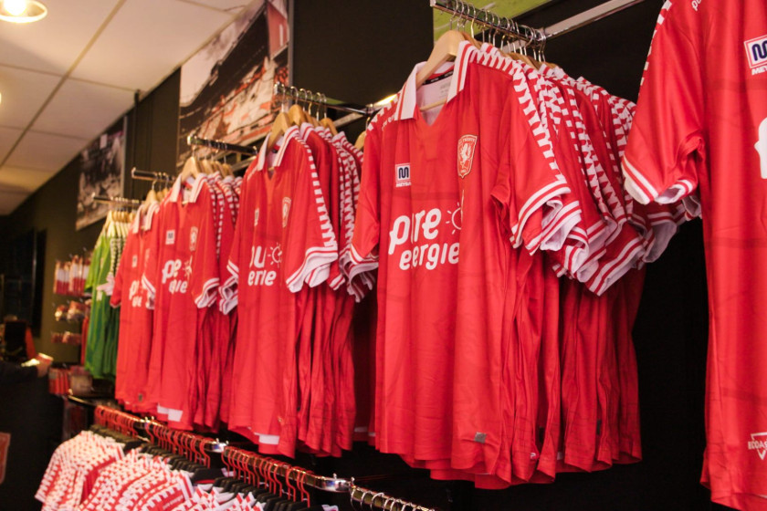 vragen Consequent voorkant FC Twente Fanstore in Enschedese binnenstad geopend