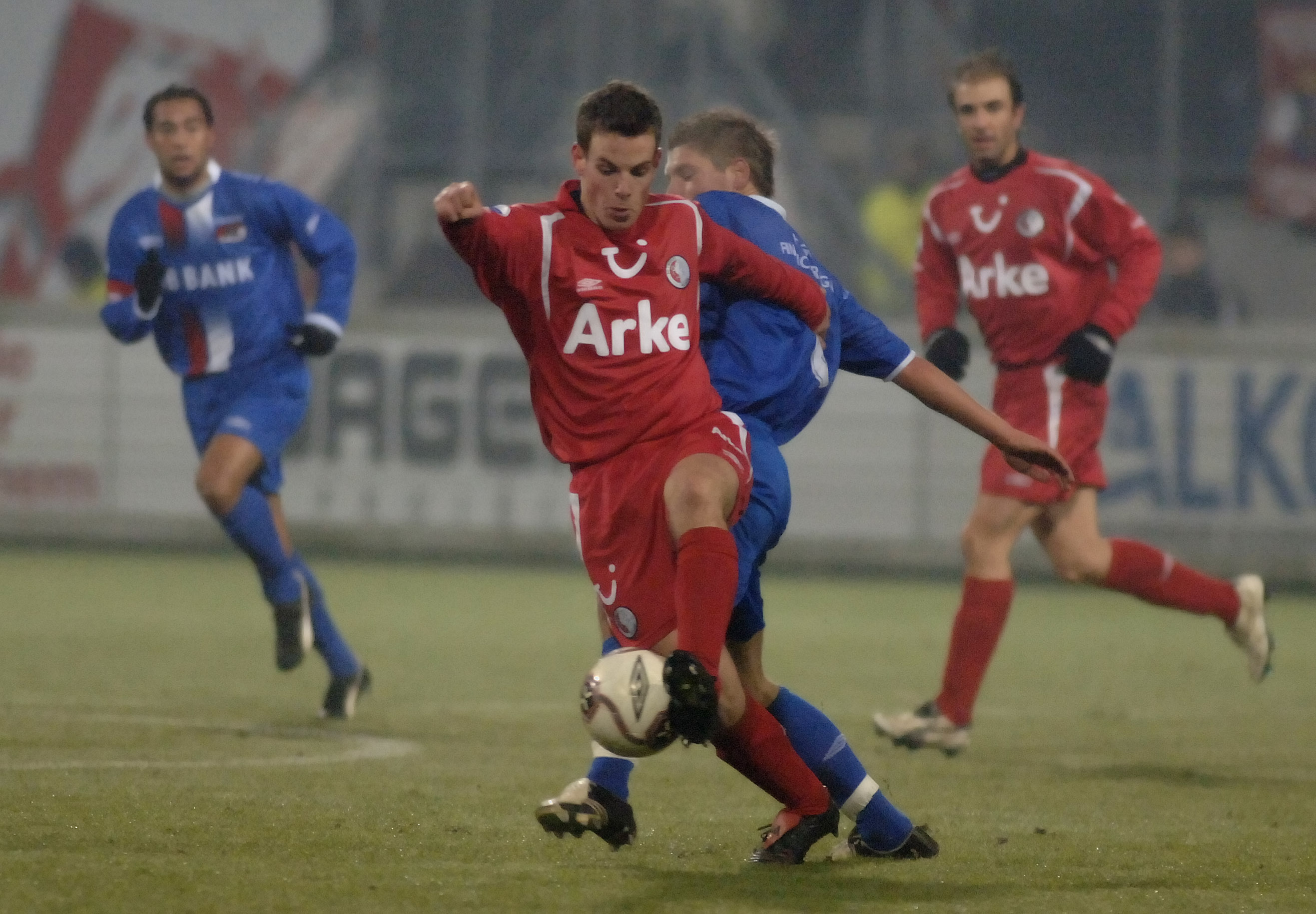 Wout Brama met bal aan voet
